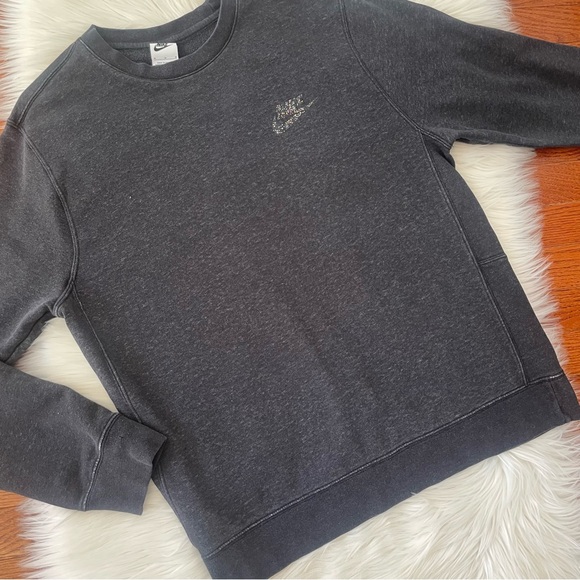 Nike Sportswear Essentials Crew Sweatshirt Black Size Medium Small Hole at Wrist - Picture 1 of 8